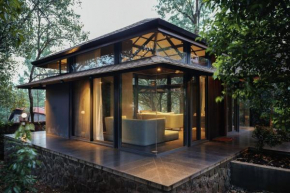 SaffronStays The Glasshouse, Panchgani - beautiful glass villa for couples